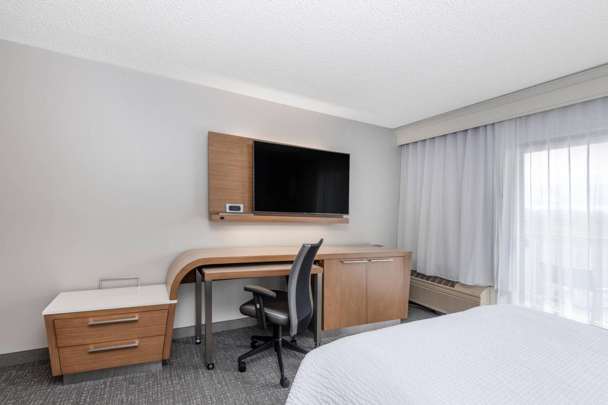 Courtyard By Marriott Reno Hotel Exterior foto