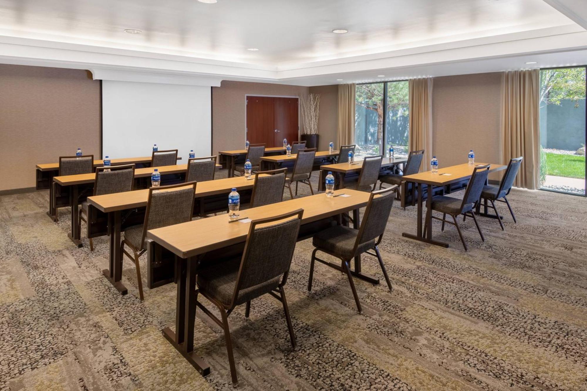 Courtyard By Marriott Reno Hotel Exterior foto