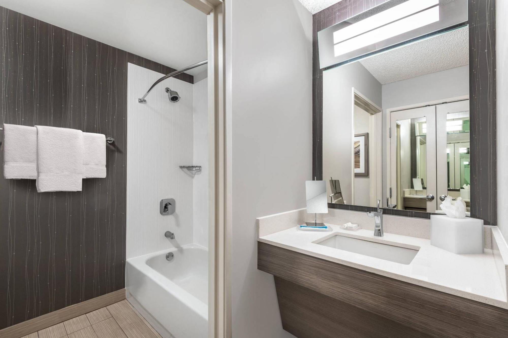 Courtyard By Marriott Reno Hotel Exterior foto