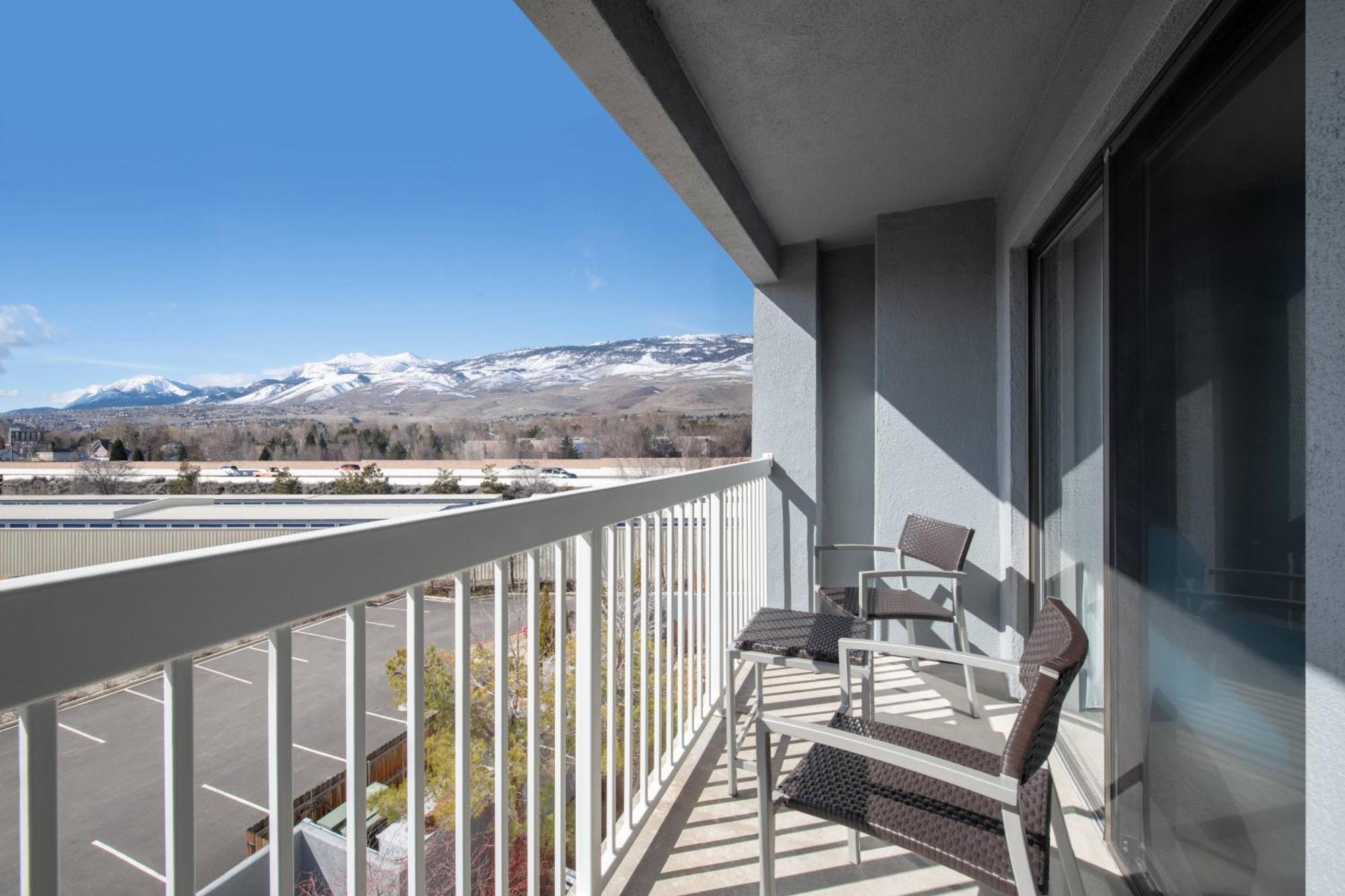 Courtyard By Marriott Reno Hotel Exterior foto