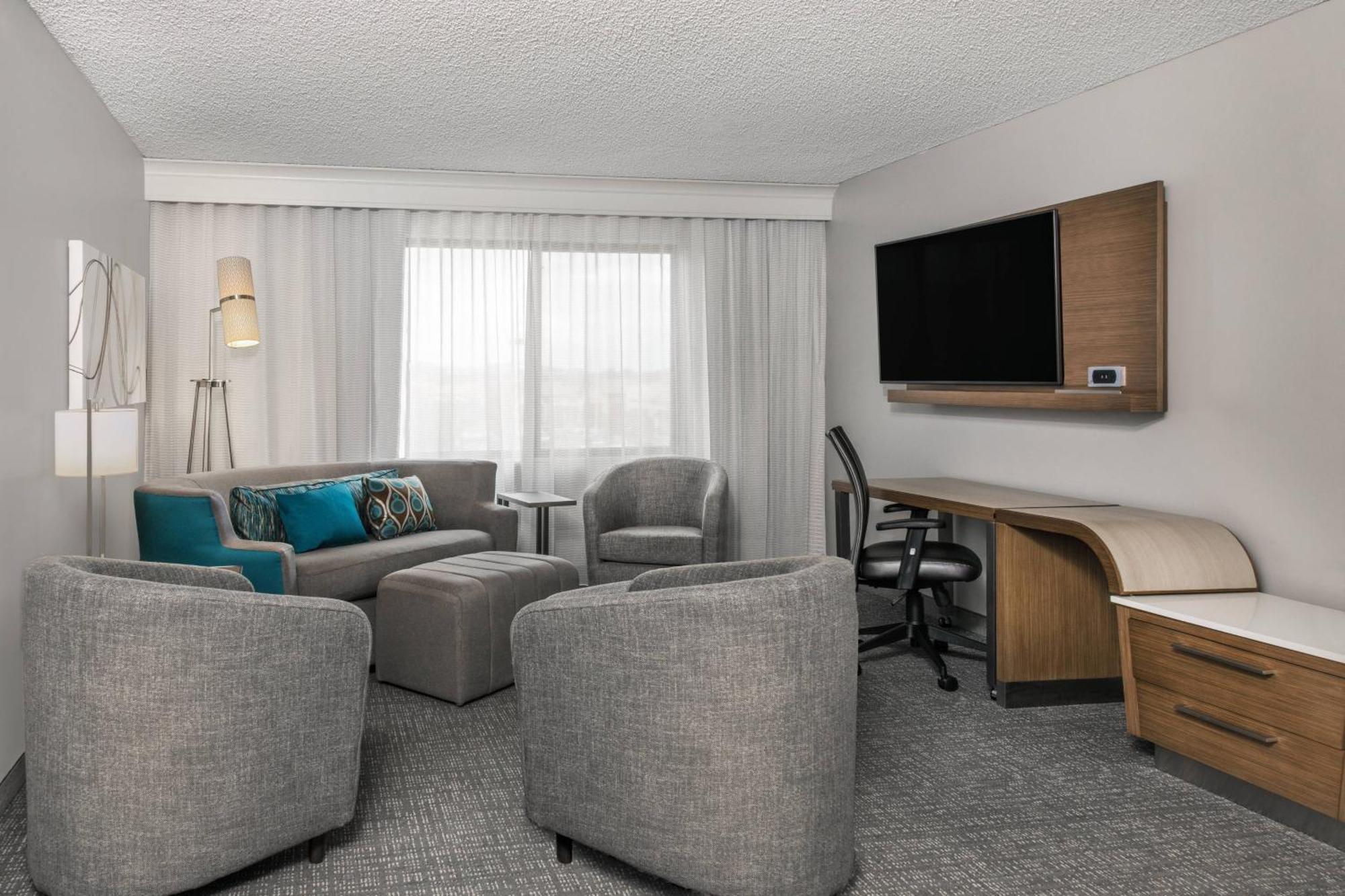 Courtyard By Marriott Reno Hotel Exterior foto