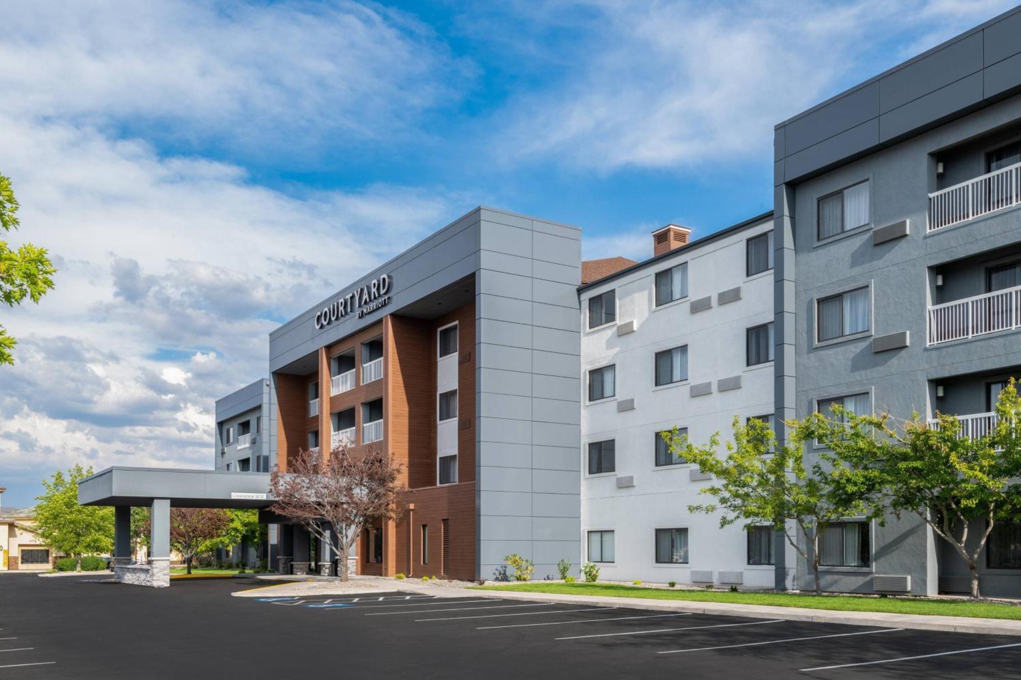 Courtyard By Marriott Reno Hotel Exterior foto