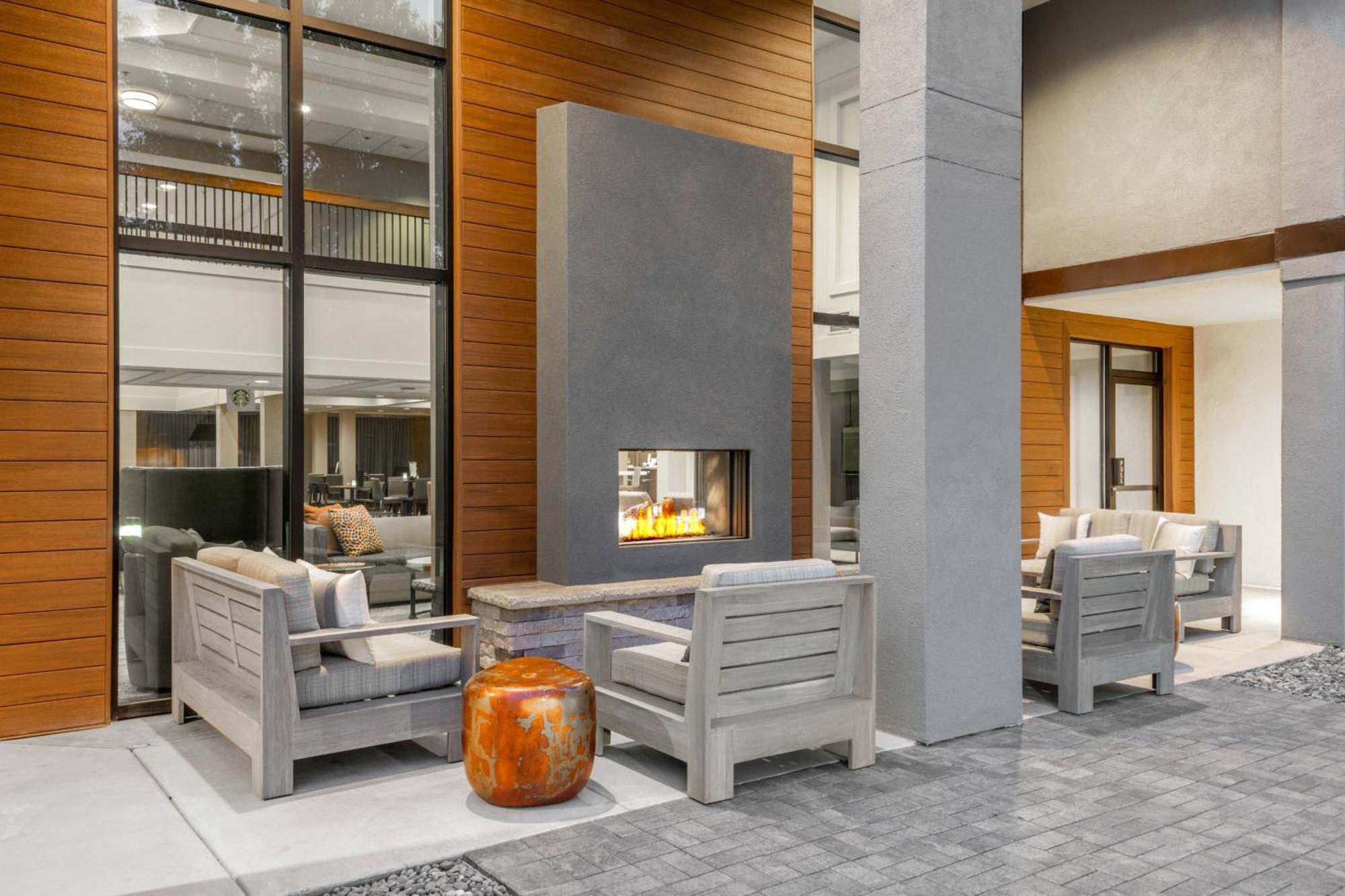 Courtyard By Marriott Reno Hotel Exterior foto