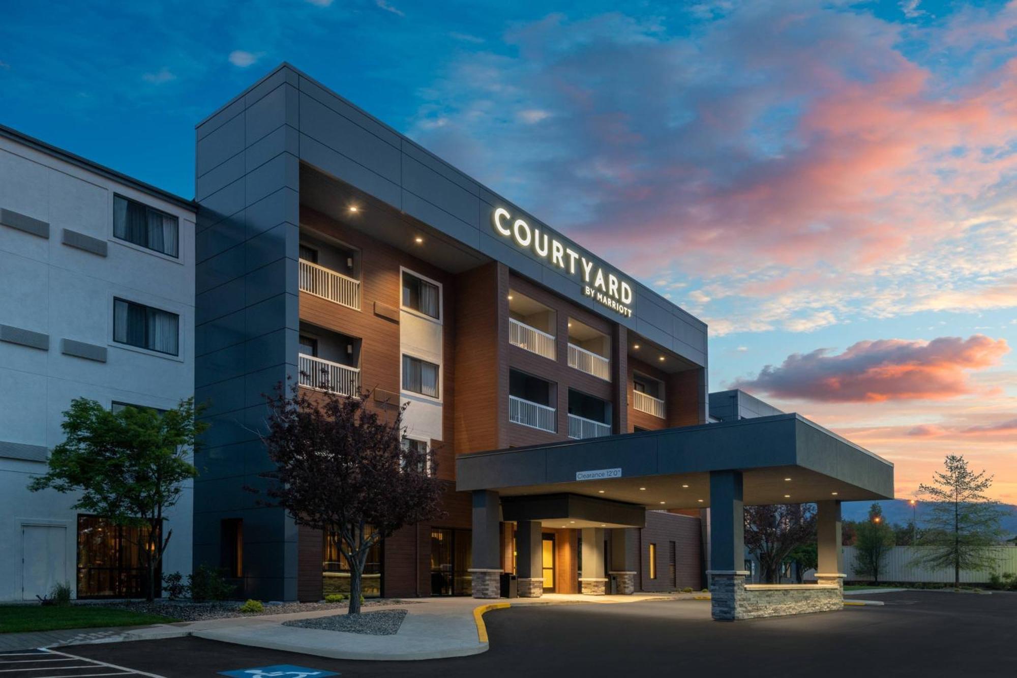 Courtyard By Marriott Reno Hotel Exterior foto